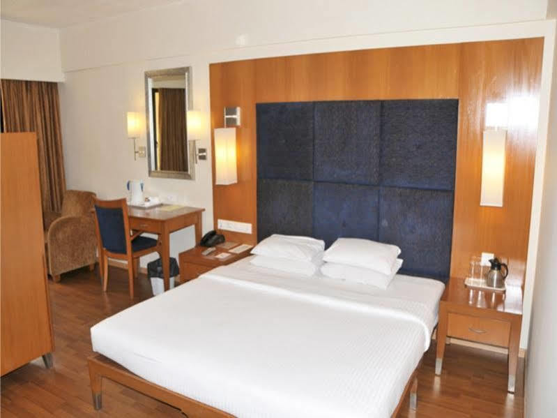 The Classique Club Mumbai Exteriör bild