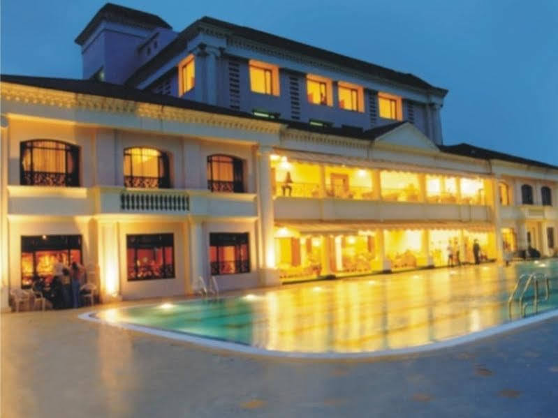 The Classique Club Mumbai Exteriör bild