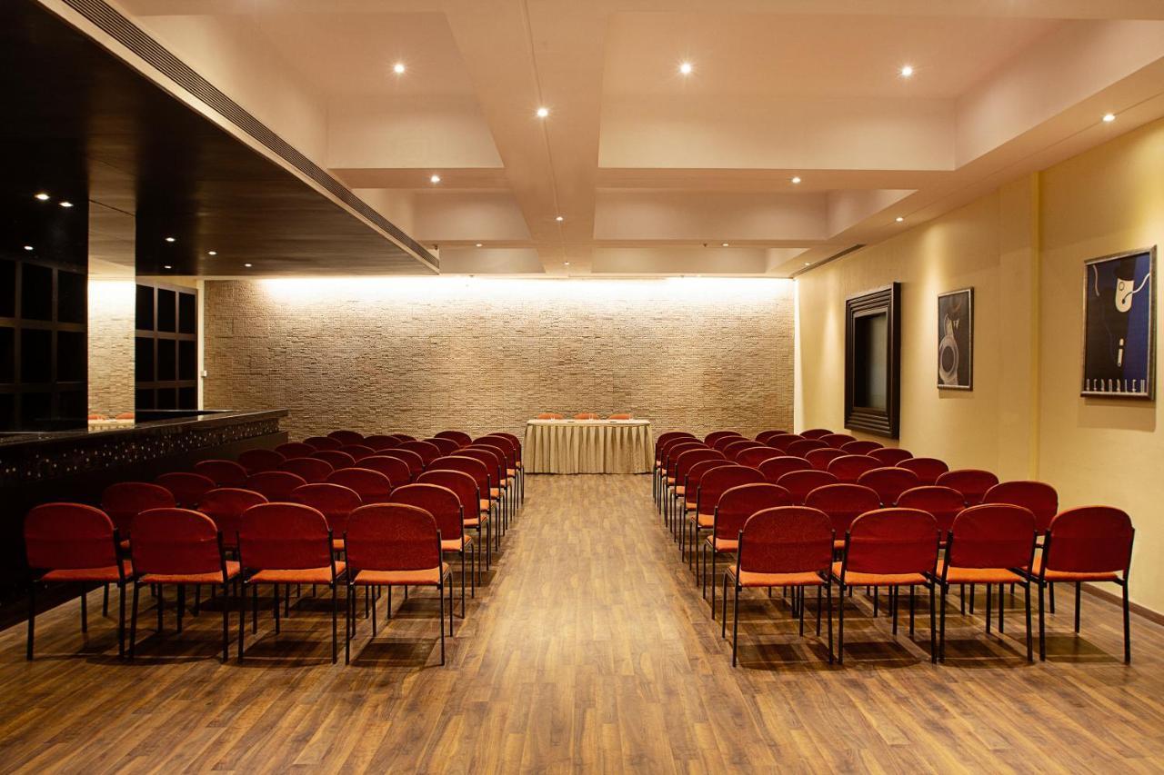 The Classique Club Mumbai Exteriör bild