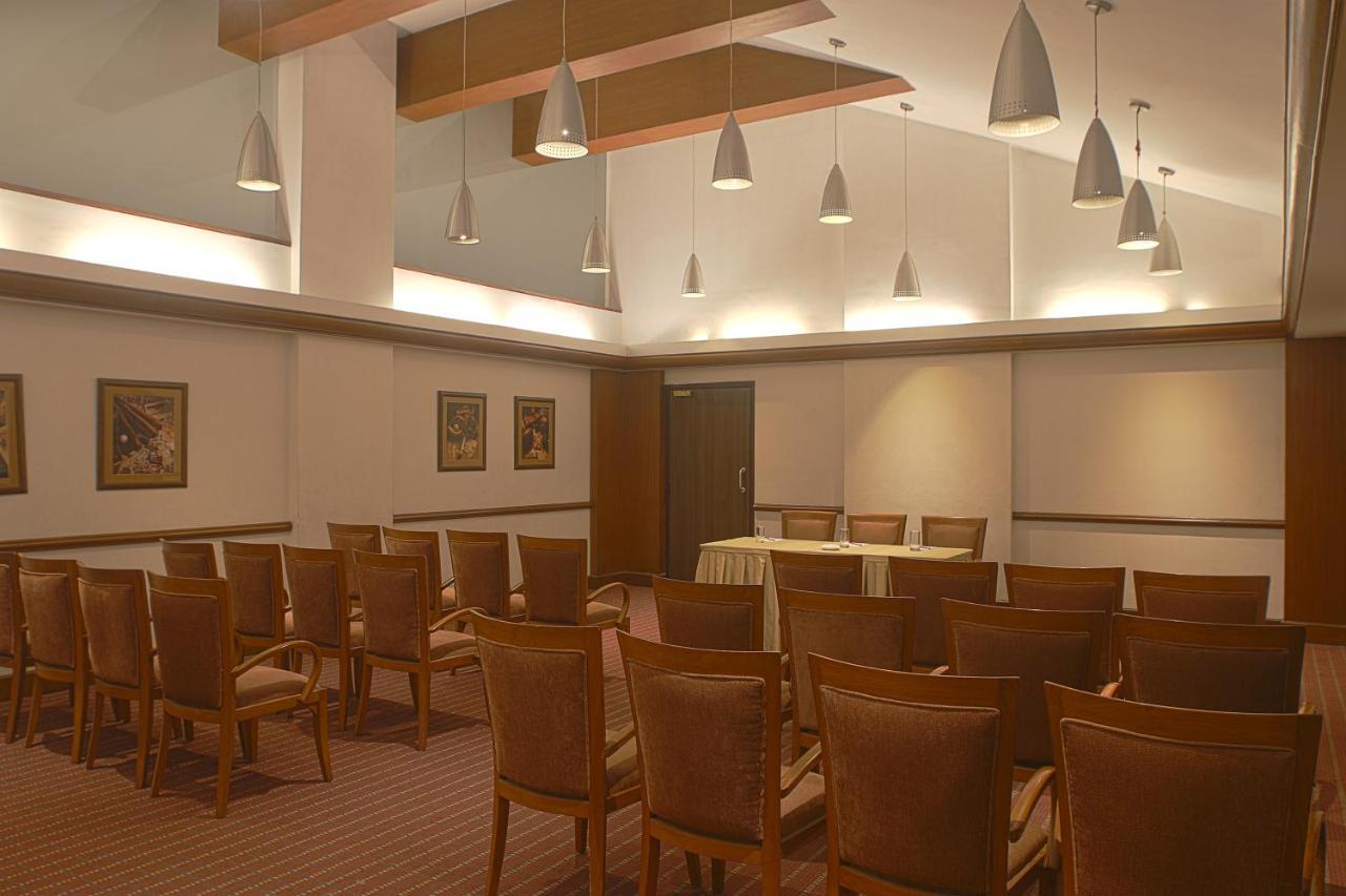 The Classique Club Mumbai Exteriör bild